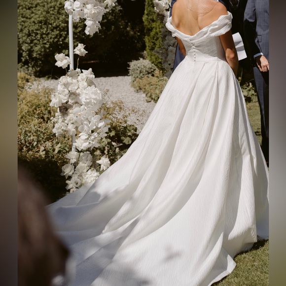 Peter Langner Novara off shoulder gown in Jacquard - Picture 2 of 4